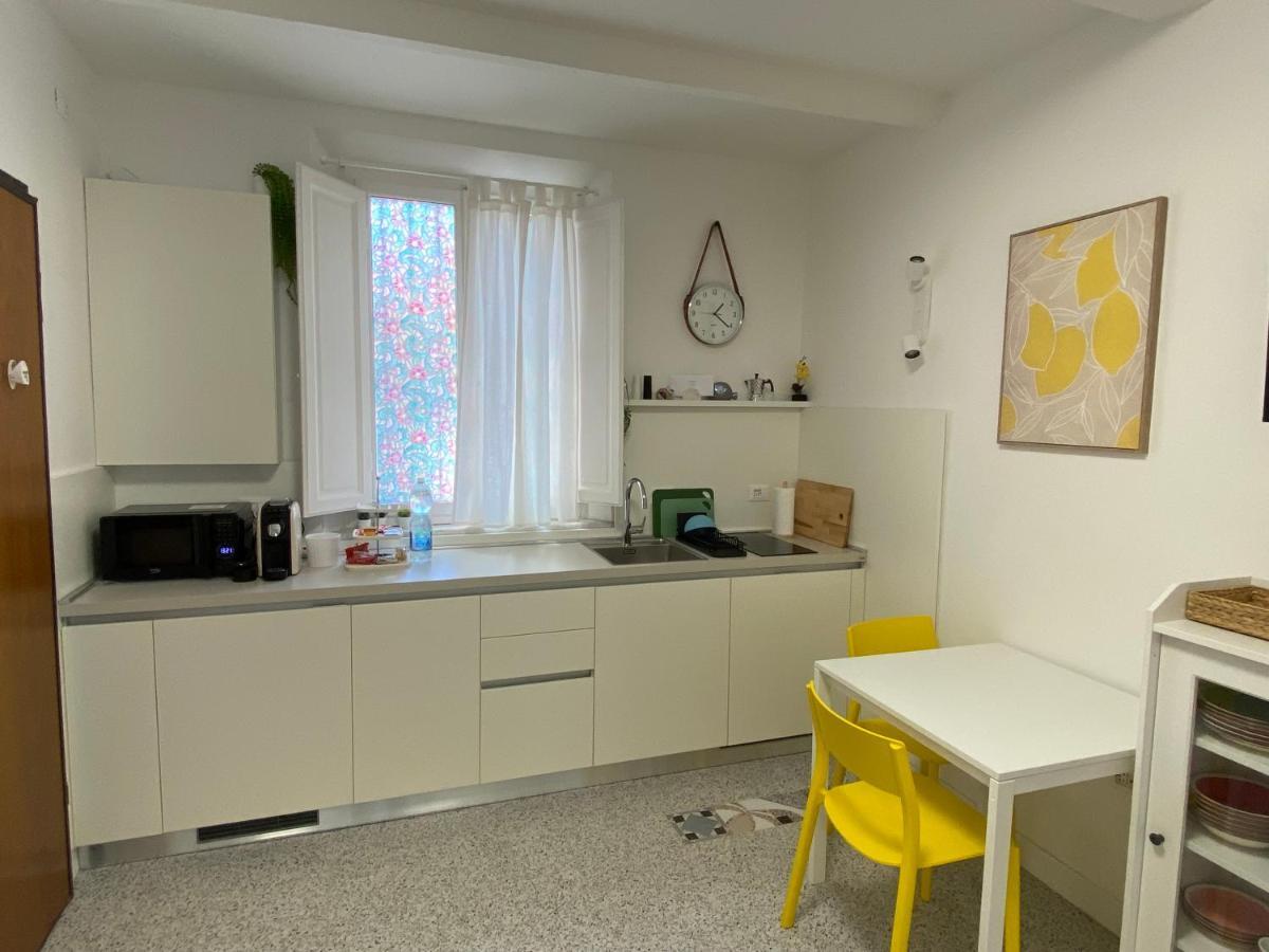 8+8 Appartamento Con Garage Ливорно Екстериор снимка