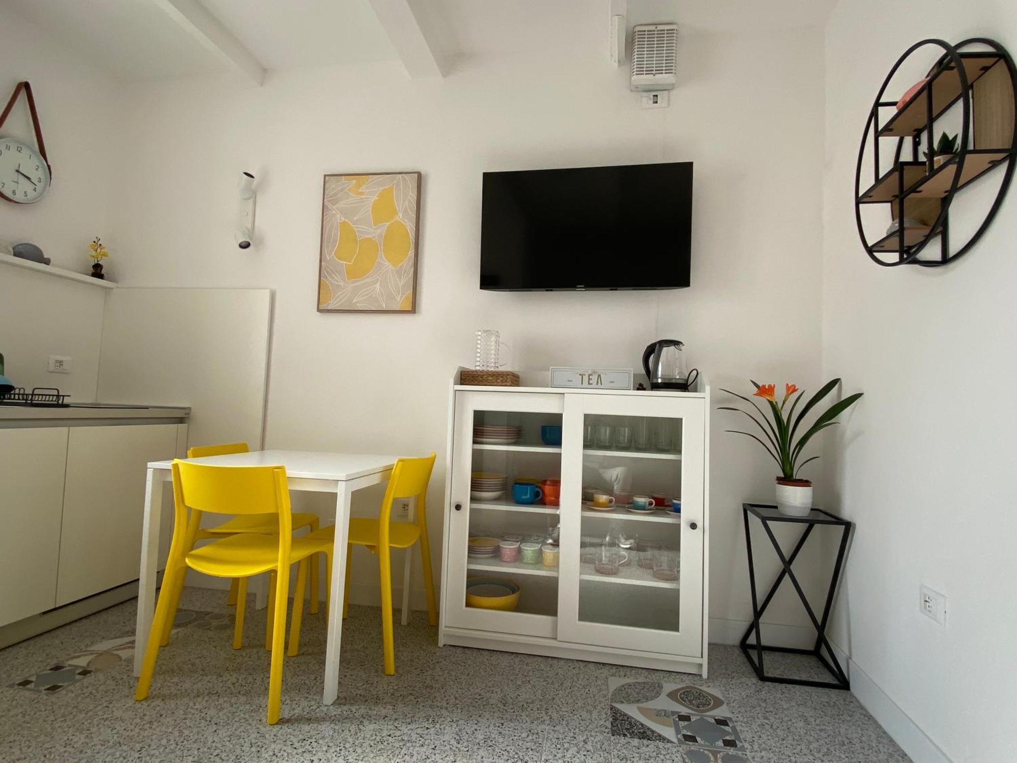 8+8 Appartamento Con Garage Ливорно Екстериор снимка